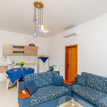 公寓 Palm Tree 1 Karianí